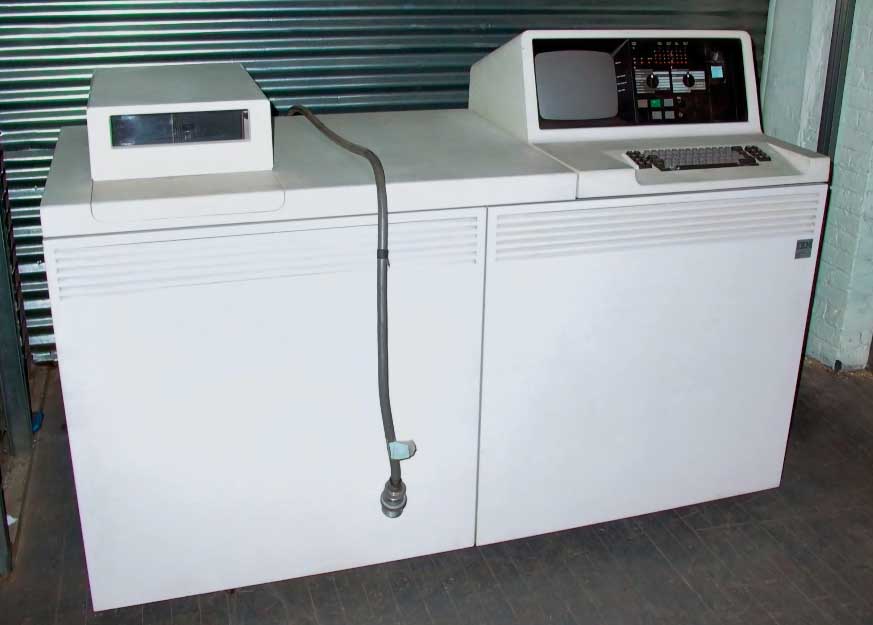 1978年10月発表のIBMシステム/38の筐体